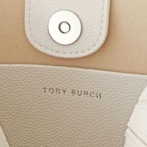 【AT2662】【フルグレインレザーシリーズ】Tory Burchのmcgraw hobo新しいカジュアルバッグは、容量も非常に適しており、簡単に携帯して旅行用の小物を持ち運ぶことができます。