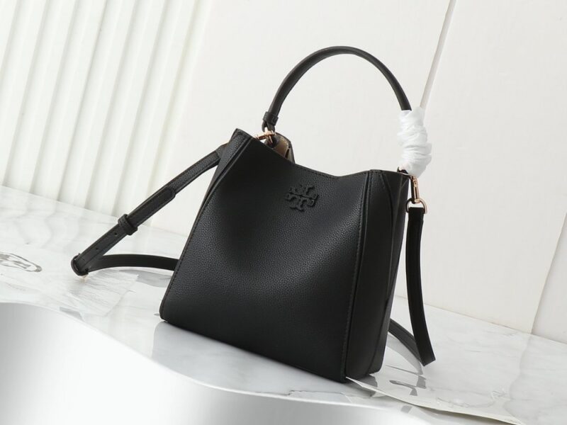 【AT2664】【フルグレインレザーシリーズ】Tory Burch mcgraw hoboの新作カジュアルバッグは、容量も非常に適しており、軽々持ち運ぶことができます。