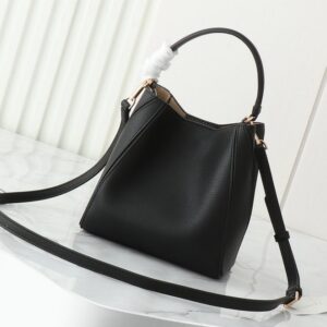 【AT2664】【フルグレインレザーシリーズ】Tory Burch mcgraw hoboの新作カジュアルバッグは、容量も非常に適しており、軽々持ち運ぶことができます。