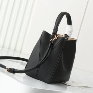 【AT2664】【フルグレインレザーシリーズ】Tory Burch mcgraw hoboの新作カジュアルバッグは、容量も非常に適しており、軽々持ち運ぶことができます。