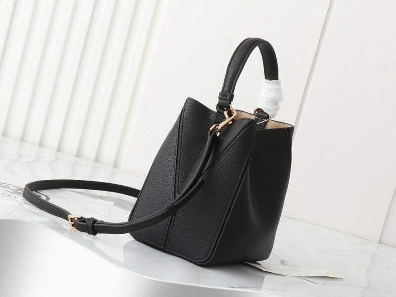 【AT2664】【フルグレインレザーシリーズ】Tory Burch mcgraw hoboの新作カジュアルバッグは、容量も非常に適しており、軽々持ち運ぶことができます。