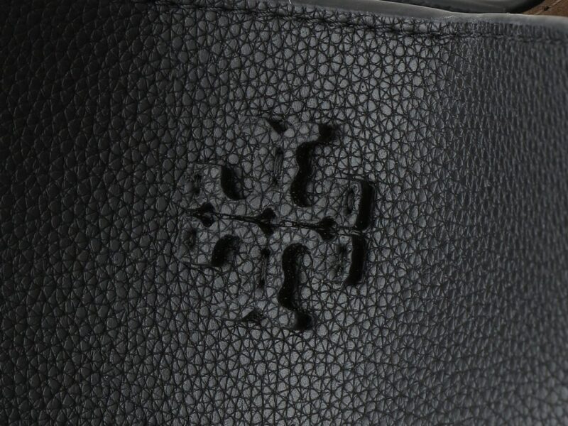 【AT2664】【フルグレインレザーシリーズ】Tory Burch mcgraw hoboの新作カジュアルバッグは、容量も非常に適しており、軽々持ち運ぶことができます。