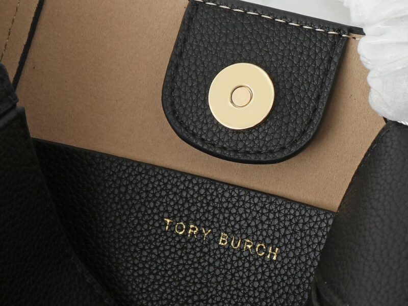 【AT2664】【フルグレインレザーシリーズ】Tory Burch mcgraw hoboの新作カジュアルバッグは、容量も非常に適しており、軽々持ち運ぶことができます。