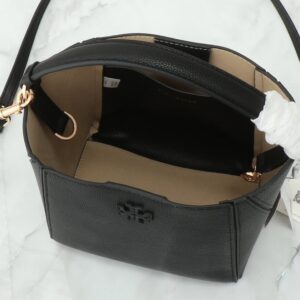 【AT2664】【フルグレインレザーシリーズ】Tory Burch mcgraw hoboの新作カジュアルバッグは、容量も非常に適しており、軽々持ち運ぶことができます。