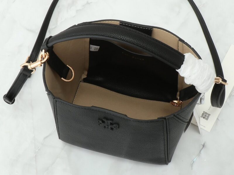 【AT2664】【フルグレインレザーシリーズ】Tory Burch mcgraw hoboの新作カジュアルバッグは、容量も非常に適しており、軽々持ち運ぶことができます。