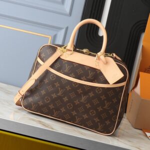【AT2665】LV M47270 ボウリングバニティ旅行バッグは、化粧品を整頓してきちんと整理するために精巧で繊細なデザインが施されています。