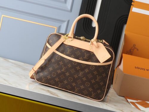 【AT2665】LV M47270 ボウリングバニティ旅行バッグは、化粧品を整頓してきちんと整理するために精巧で繊細なデザインが施されています。