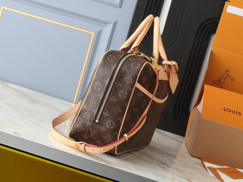 【AT2665】LV M47270 ボウリングバニティ旅行バッグは、化粧品を整頓してきちんと整理するために精巧で繊細なデザインが施されています。