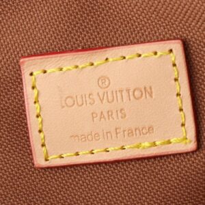 【AT2665】LV M47270 ボウリングバニティ旅行バッグは、化粧品を整頓してきちんと整理するために精巧で繊細なデザインが施されています。