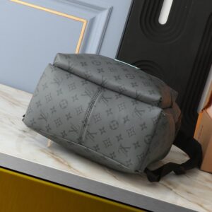 【AT2666】LV Louis Vuitton M11641 M46553 このDiscoveryバックパックは、深いMonogram Eclipse Reverseキャンバスを使用しており、レザーラベル、ジッパーエッジ、トップハンドルには明るい色調が施されています