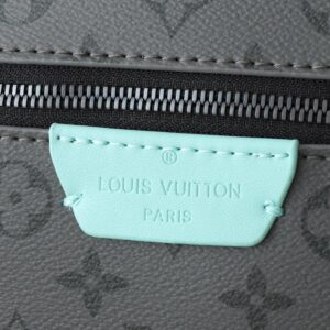 【AT2666】LV Louis Vuitton M11641 M46553 このDiscoveryバックパックは、深いMonogram Eclipse Reverseキャンバスを使用しており、レザーラベル、ジッパーエッジ、トップハンドルには明るい色調が施されています