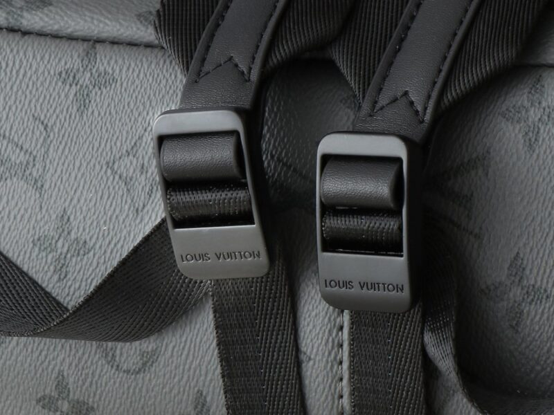 【AT2666】LV Louis Vuitton M11641 M46553 このDiscoveryバックパックは、深いMonogram Eclipse Reverseキャンバスを使用しており、レザーラベル、ジッパーエッジ、トップハンドルには明るい色調が施されています