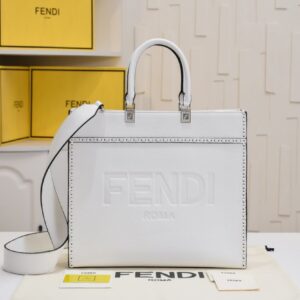 【AT2671】Fendi TOTE トートバッグ "サンシャインハンドバッグ" シンプルなロゴデザイン、琥珀色のハンドルがこのバッグの最大のポイントです。