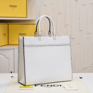 【AT2671】Fendi TOTE トートバッグ "サンシャインハンドバッグ" シンプルなロゴデザイン、琥珀色のハンドルがこのバッグの最大のポイントです。