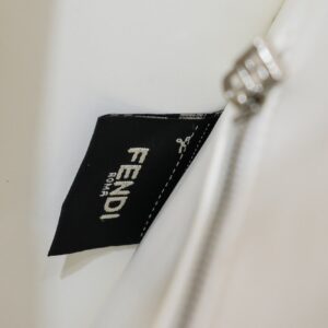 【AT2671】Fendi TOTE トートバッグ "サンシャインハンドバッグ" シンプルなロゴデザイン、琥珀色のハンドルがこのバッグの最大のポイントです。