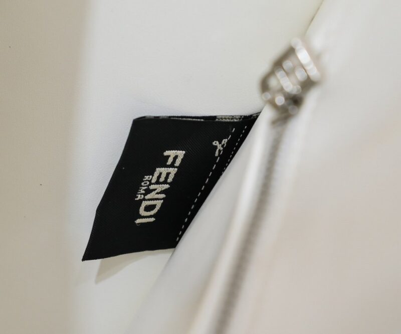 【AT2671】Fendi TOTE トートバッグ "サンシャインハンドバッグ" シンプルなロゴデザイン、琥珀色のハンドルがこのバッグの最大のポイントです。