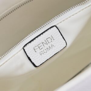 【AT2671】Fendi TOTE トートバッグ "サンシャインハンドバッグ" シンプルなロゴデザイン、琥珀色のハンドルがこのバッグの最大のポイントです。