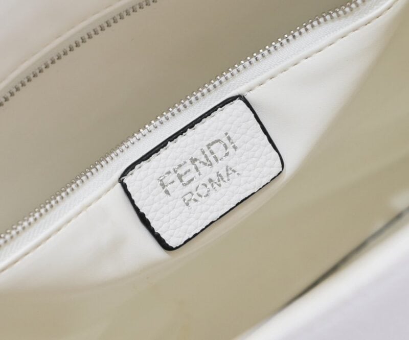 【AT2671】Fendi TOTE トートバッグ "サンシャインハンドバッグ" シンプルなロゴデザイン、琥珀色のハンドルがこのバッグの最大のポイントです。