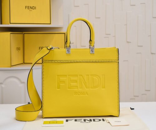 【AT2672】Fendiトートバッグ"サンシャインハンドバッグ"、シンプルな文字のロゴデザイン、琥珀色のダブルハンドルが全体のバッグの中心です。