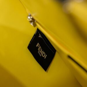 【AT2672】Fendiトートバッグ"サンシャインハンドバッグ"、シンプルな文字のロゴデザイン、琥珀色のダブルハンドルが全体のバッグの中心です。