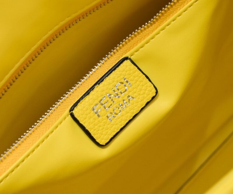 【AT2672】Fendiトートバッグ"サンシャインハンドバッグ"、シンプルな文字のロゴデザイン、琥珀色のダブルハンドルが全体のバッグの中心です。