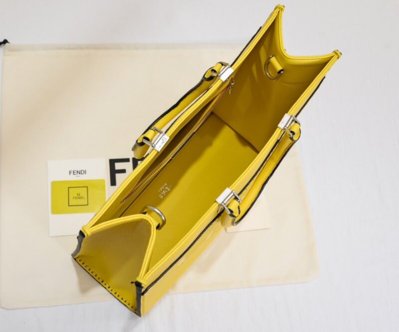 【AT2672】Fendiトートバッグ"サンシャインハンドバッグ"、シンプルな文字のロゴデザイン、琥珀色のダブルハンドルが全体のバッグの中心です。