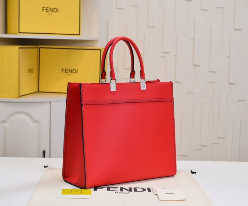 【AT2673】Fendiのトートバッグ「サンシャインキャリーオール」は、シンプルなロゴデザインで、琥珀色のダブルハンドルがパッケージ全体の最大の焦点です。
