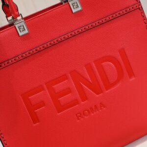 【AT2673】Fendiのトートバッグ「サンシャインキャリーオール」は、シンプルなロゴデザインで、琥珀色のダブルハンドルがパッケージ全体の最大の焦点です。