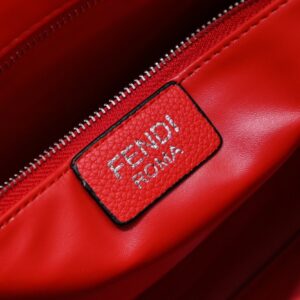 【AT2673】Fendiのトートバッグ「サンシャインキャリーオール」は、シンプルなロゴデザインで、琥珀色のダブルハンドルがパッケージ全体の最大の焦点です。