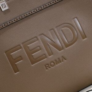 【AT2674】Fendiのトートバッグ「サンシャインハンドバッグ」は、シンプルな文字のロゴデザインで、琥珀色のダブルハンドルが全体のバッグの中心です。