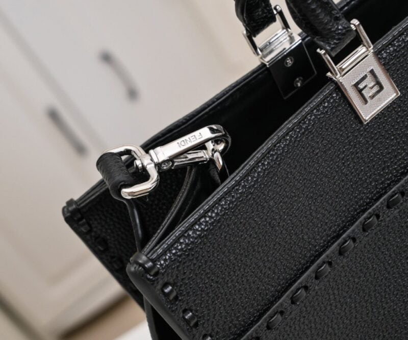 【AT2675】Fendi TOTE トートバッグ "サンシャインハンドバッグ"、シンプルなロゴのデザイン、琥珀色のダブルハンドルが全体のバッグの最大の焦点です。