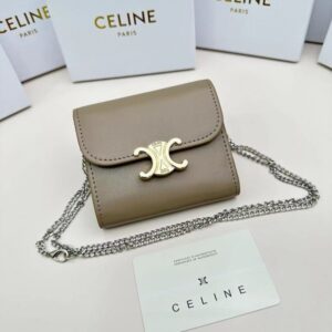 【AT2678】Celine セリーヌの凱旋門はとても派手で美しいシリーズです。専門店と同期し、最上級の牛革を使用しており、精巧でファッショナブルです。シングルショルダーで背負うこともでき、財布としても使用できます。凹んだ形状は必須です！