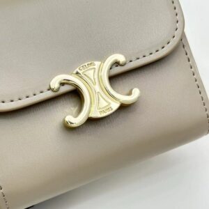 【AT2678】Celine セリーヌの凱旋門はとても派手で美しいシリーズです。専門店と同期し、最上級の牛革を使用しており、精巧でファッショナブルです。シングルショルダーで背負うこともでき、財布としても使用できます。凹んだ形状は必須です！