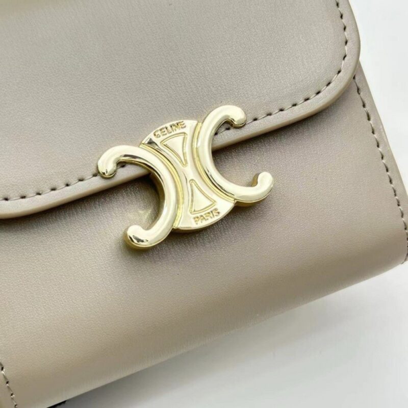 【AT2678】Celine セリーヌの凱旋門はとても派手で美しいシリーズです。専門店と同期し、最上級の牛革を使用しており、精巧でファッショナブルです。シングルショルダーで背負うこともでき、財布としても使用できます。凹んだ形状は必須です！