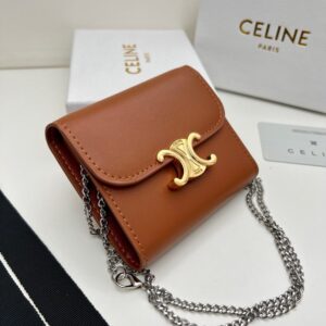 【AT2681】Celineシーズンミューズは、非常に美しく、専用のカウンターで同期されており、最高級の牛革を使用しており、精巧でファッショナブルです！片肩に掛けることもでき、財布としても使用でき、コンパクトなデザインが必須です！