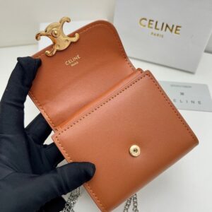 【AT2681】Celineシーズンミューズは、非常に美しく、専用のカウンターで同期されており、最高級の牛革を使用しており、精巧でファッショナブルです！片肩に掛けることもでき、財布としても使用でき、コンパクトなデザインが必須です！