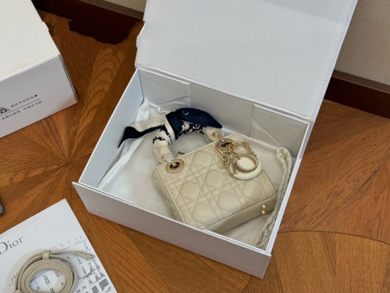 【AT2797】Dior ディオールのミニバッグ、レディー・ディは本当に可愛いですね！