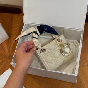 【AT2797】Dior ディオールのミニバッグ、レディー・ディは本当に可愛いですね！