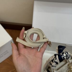 【AT2797】Dior ディオールのミニバッグ、レディー・ディは本当に可愛いですね！