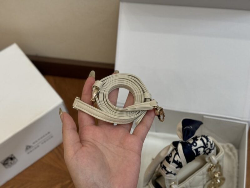 【AT2797】Dior ディオールのミニバッグ、レディー・ディは本当に可愛いですね！