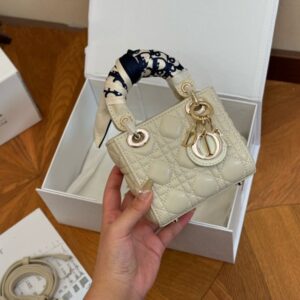 【AT2797】Dior ディオールのミニバッグ、レディー・ディは本当に可愛いですね！