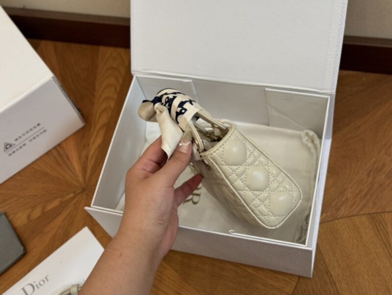 【AT2797】Dior ディオールのミニバッグ、レディー・ディは本当に可愛いですね！