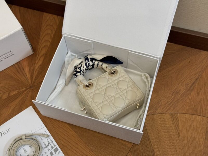 【AT2797】Dior ディオールのミニバッグ、レディー・ディは本当に可愛いですね！