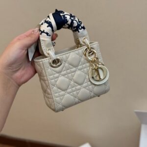 【AT2797】Dior ディオールのミニバッグ、レディー・ディは本当に可愛いですね！