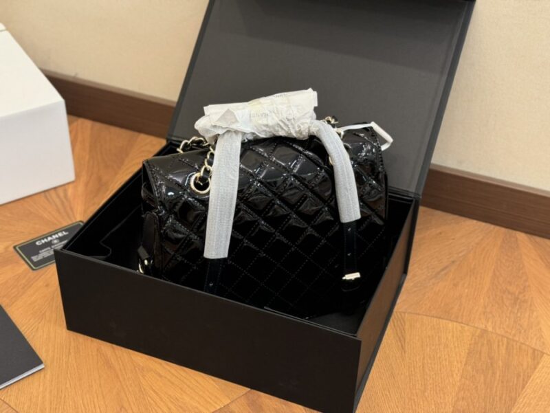 【AT2800】Chanel シャネル 24C パテントレザーバックパック この金色のバッグは本当にとても素敵です！