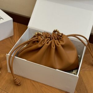 【AT2808】Loewe LOEWE/ロエベ 小牛革のポシェットショルダーバッグ斜め掛け 女性用のロエベの比較的控えめなデザイン。バケット型のバッグ。