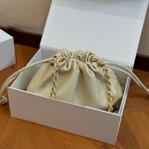 【AT2808】Loewe LOEWE/ロエベ 小牛革のポシェットショルダーバッグ斜め掛け 女性用のロエベの比較的控えめなデザイン。バケット型のバッグ。