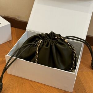 【AT2808】Loewe LOEWE/ロエベ 小牛革のポシェットショルダーバッグ斜め掛け 女性用のロエベの比較的控えめなデザイン。バケット型のバッグ。
