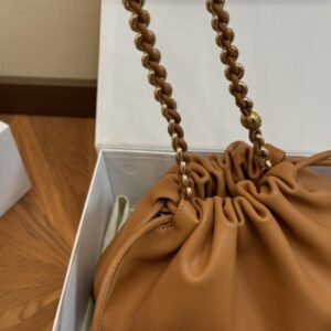 【AT2808】Loewe LOEWE/ロエベ 小牛革のポシェットショルダーバッグ斜め掛け 女性用のロエベの比較的控えめなデザイン。バケット型のバッグ。