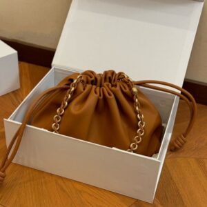【AT2808】Loewe LOEWE/ロエベ 小牛革のポシェットショルダーバッグ斜め掛け 女性用のロエベの比較的控えめなデザイン。バケット型のバッグ。